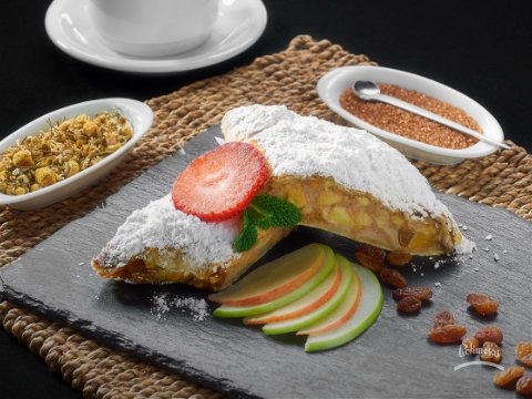 Apple strudel