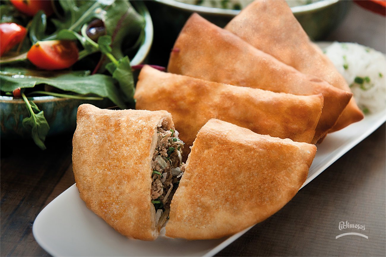 Pastéis de massa tenra de carne