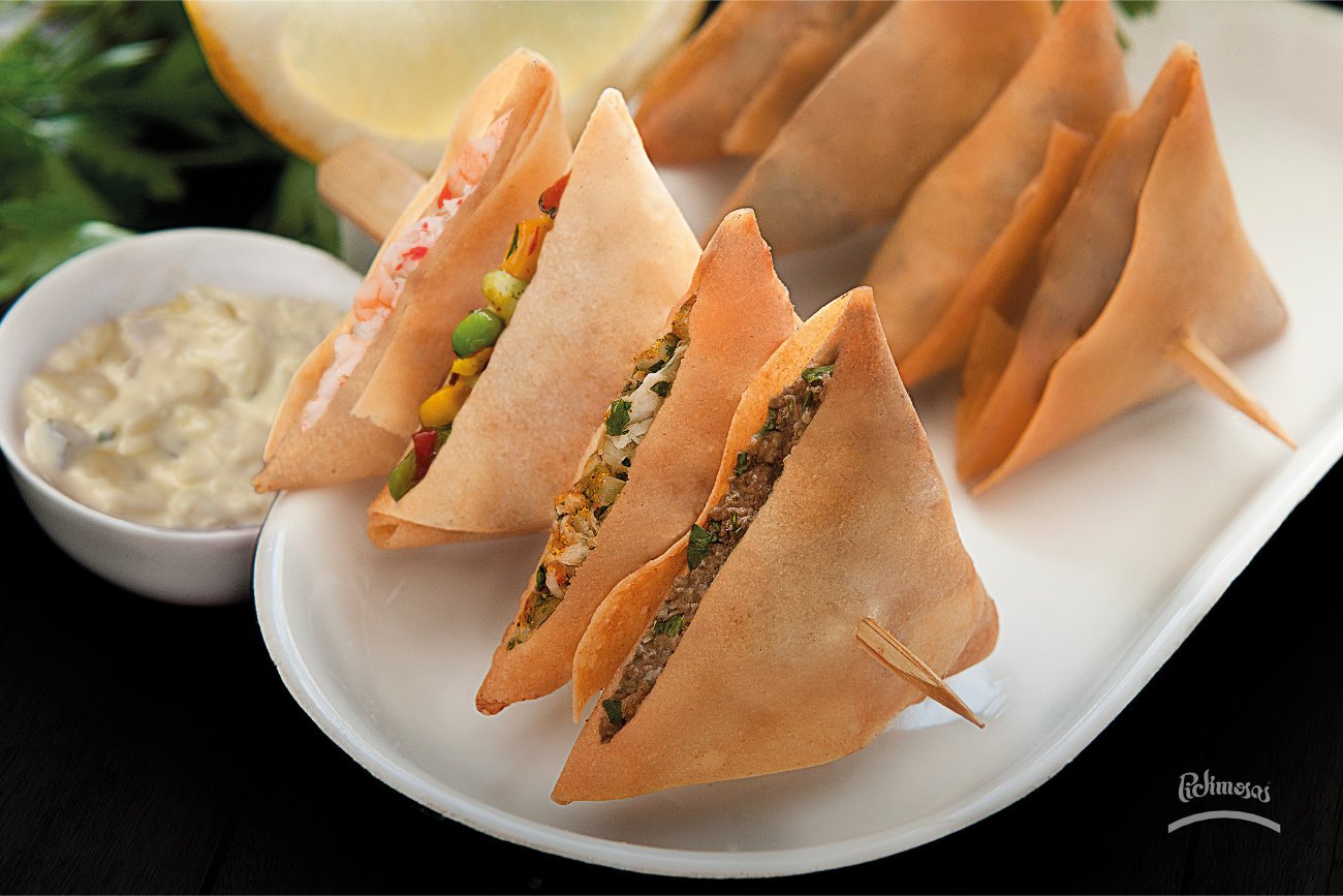 Surtido de mini samosas